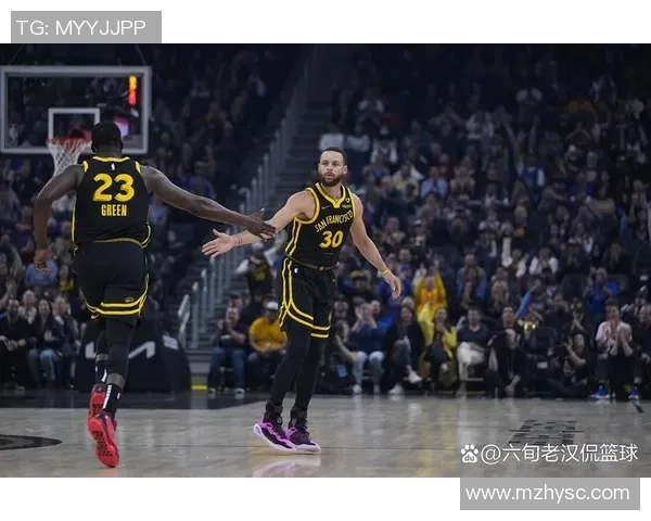 2015年NBA季前赛精彩回顾快船对阵勇士的激烈对决分析