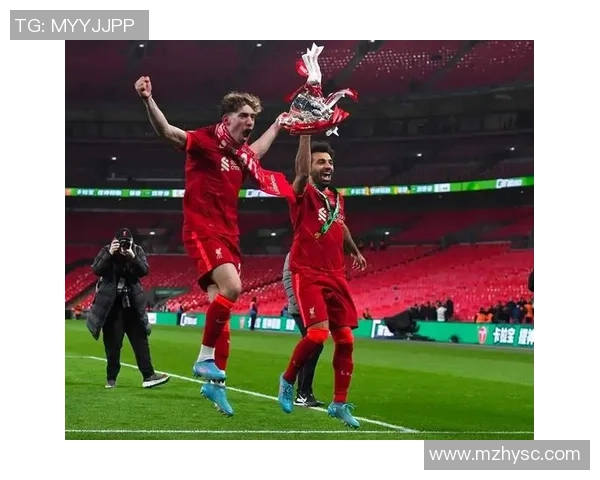 利物浦与曼城激战正酣一毫米之差决定胜负的精彩瞬间